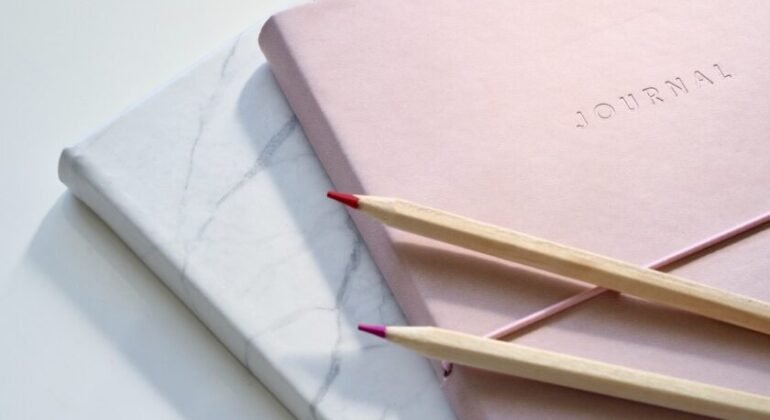 45 Daily Gratitude Journal Prompts To Make You Feel Good Everyday